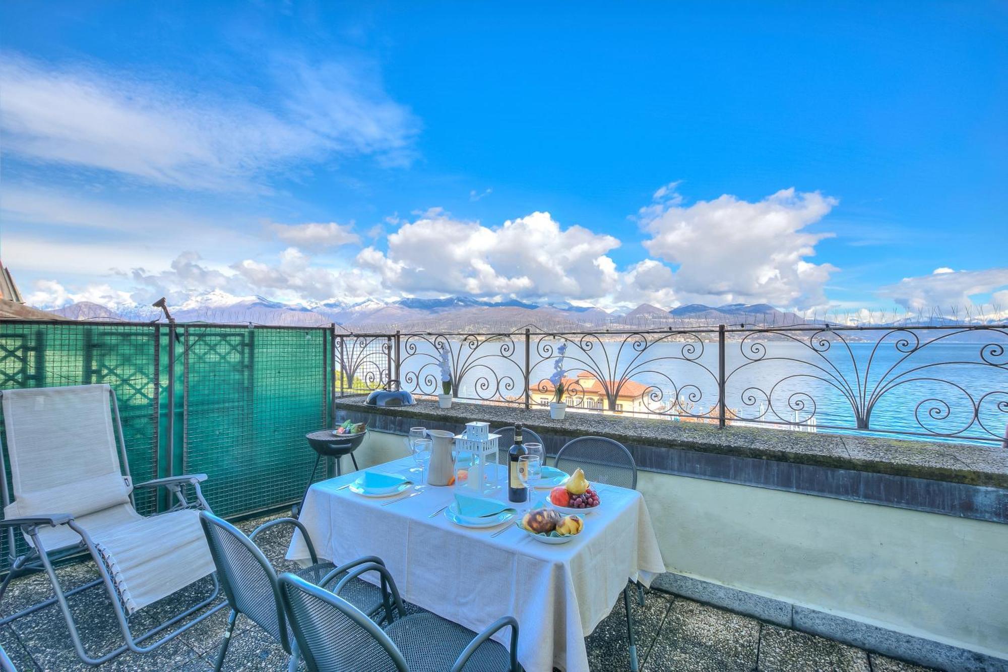 Rooftop On View - Happy * Stresa